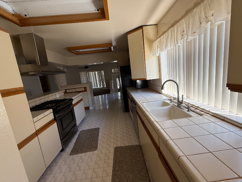 280 S Craig Ave - Photo 7 of 12