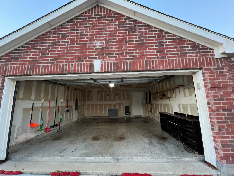 911 Simi Dr - Photo 2 of 20