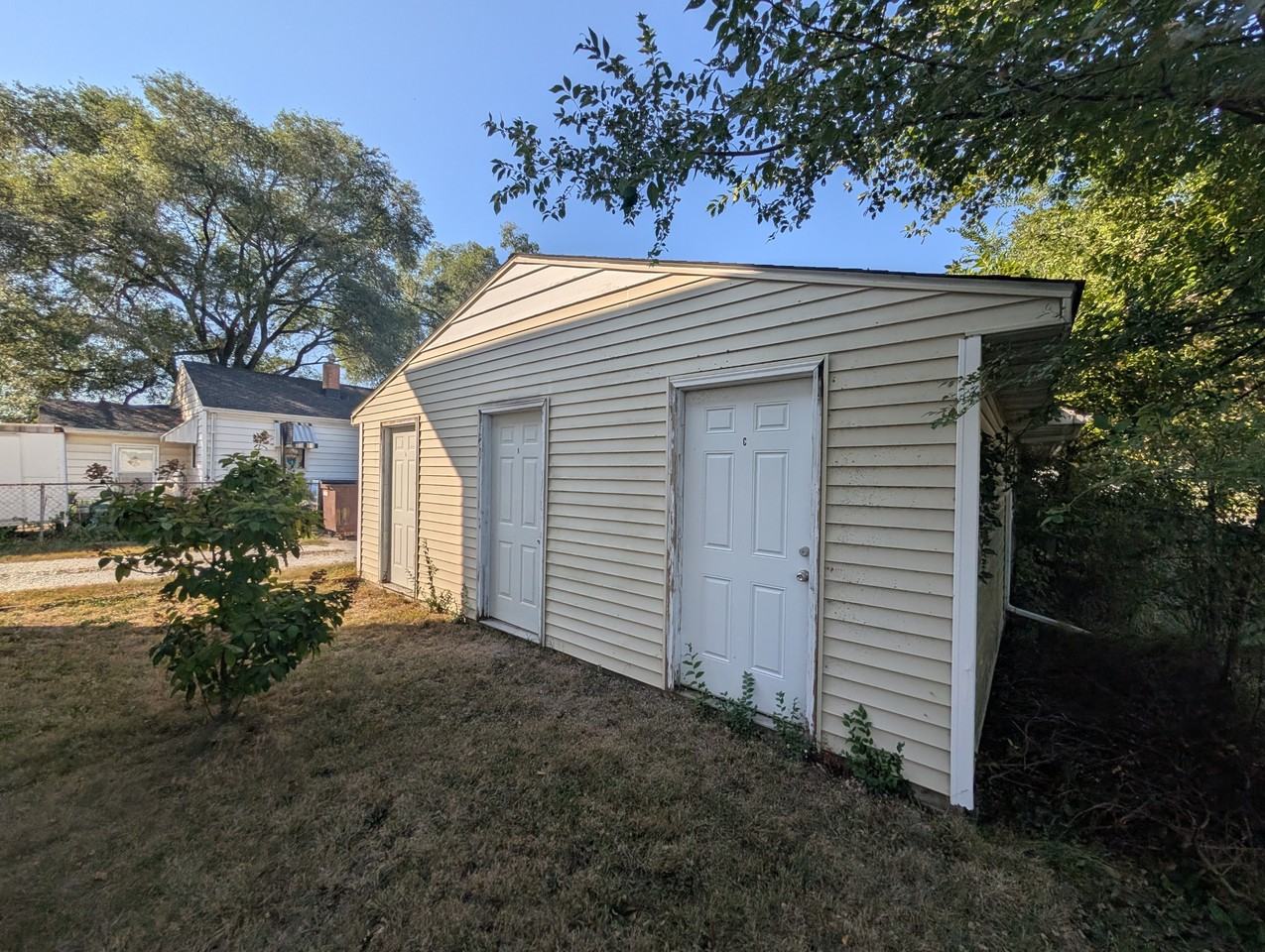 422 North Sheldon Street - Photo 6 of 22