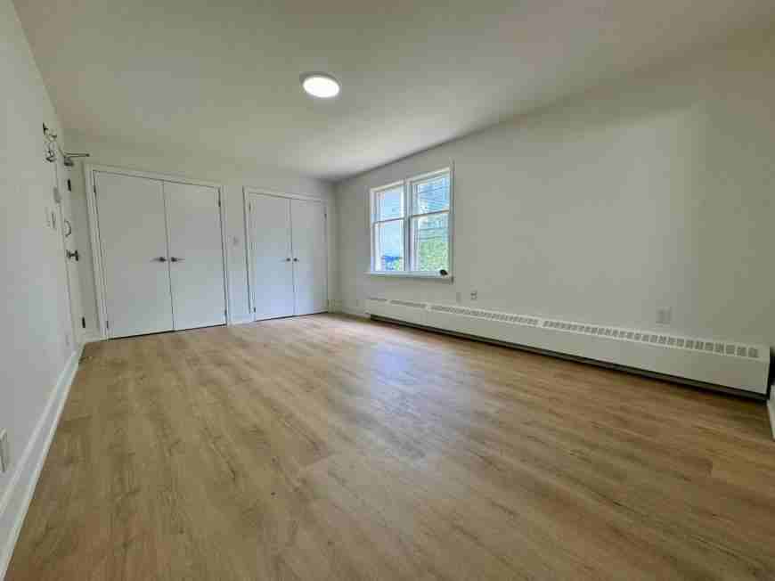 8 6-8 Peel St. - Photo 2 of 10