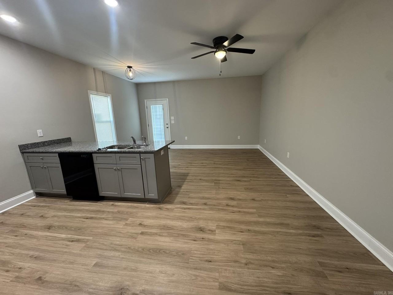 215 N Elm St - Photo 6 of 22