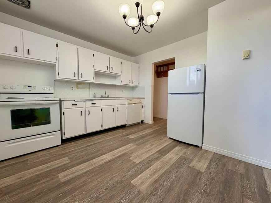 641 Ford St N - Photo 3 of 10