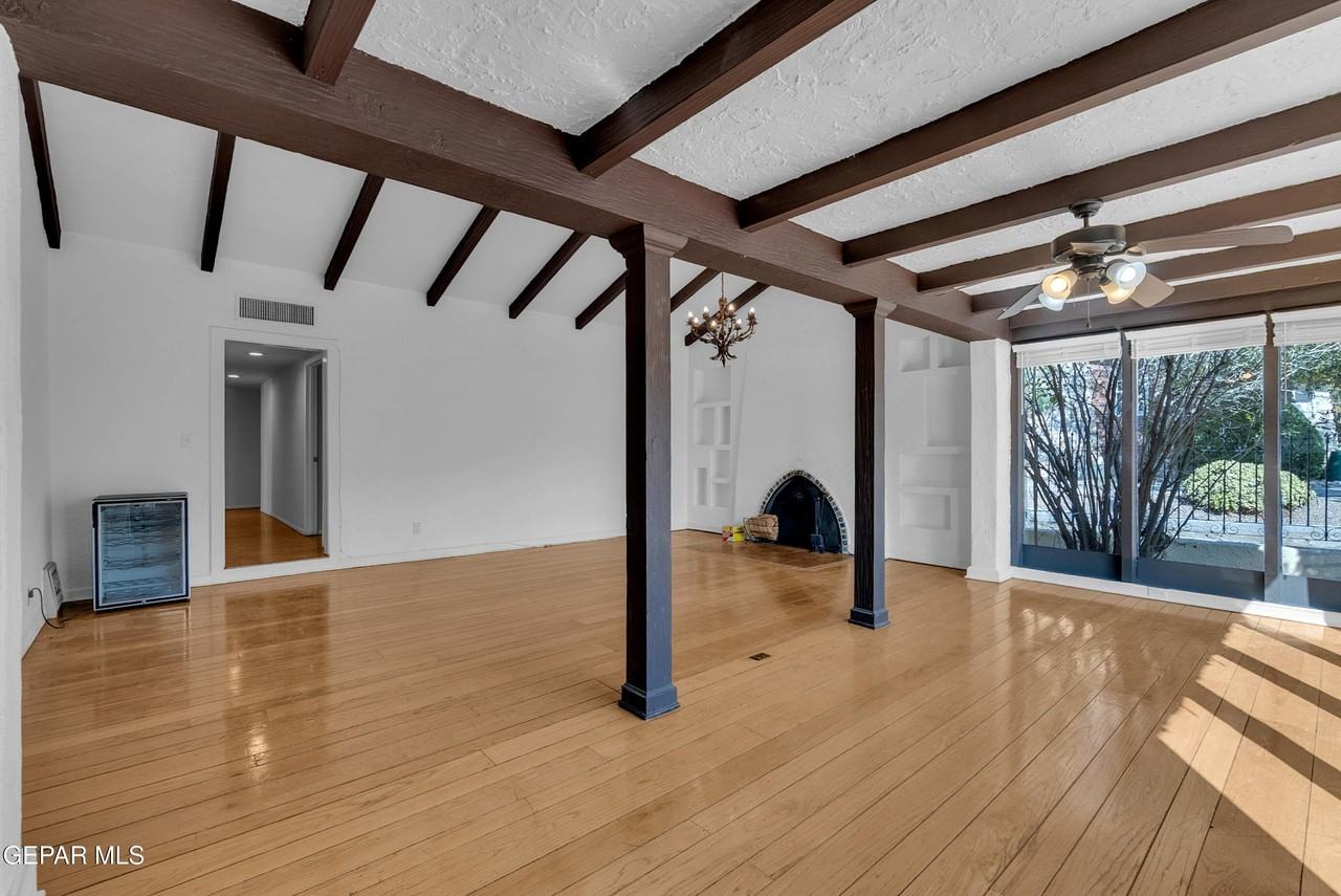 923 Mc Kelligon Drive - Photo 2 of 41