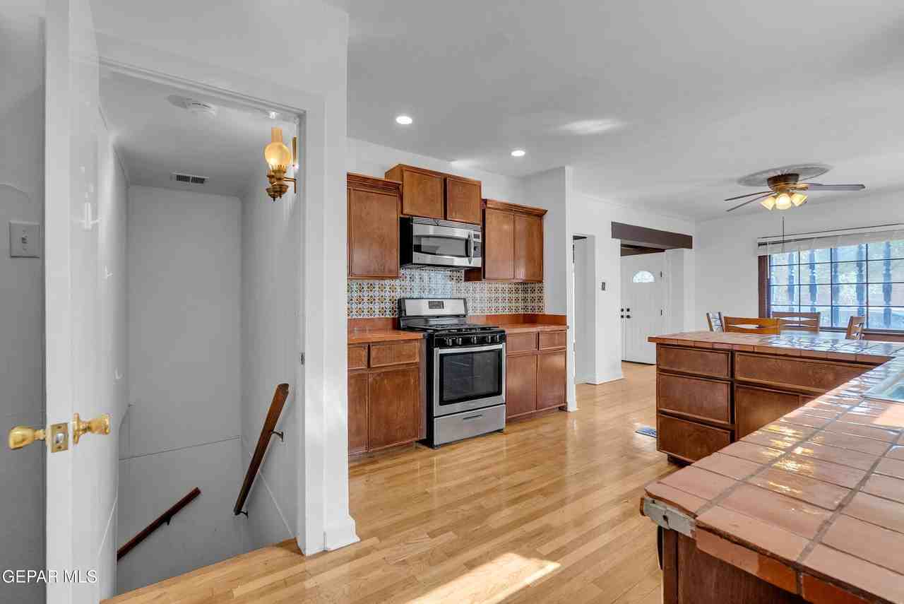 923 Mc Kelligon Drive - Photo 6 of 41