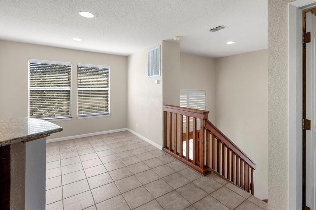 108 Courtside Cir - Photo 5 of 26