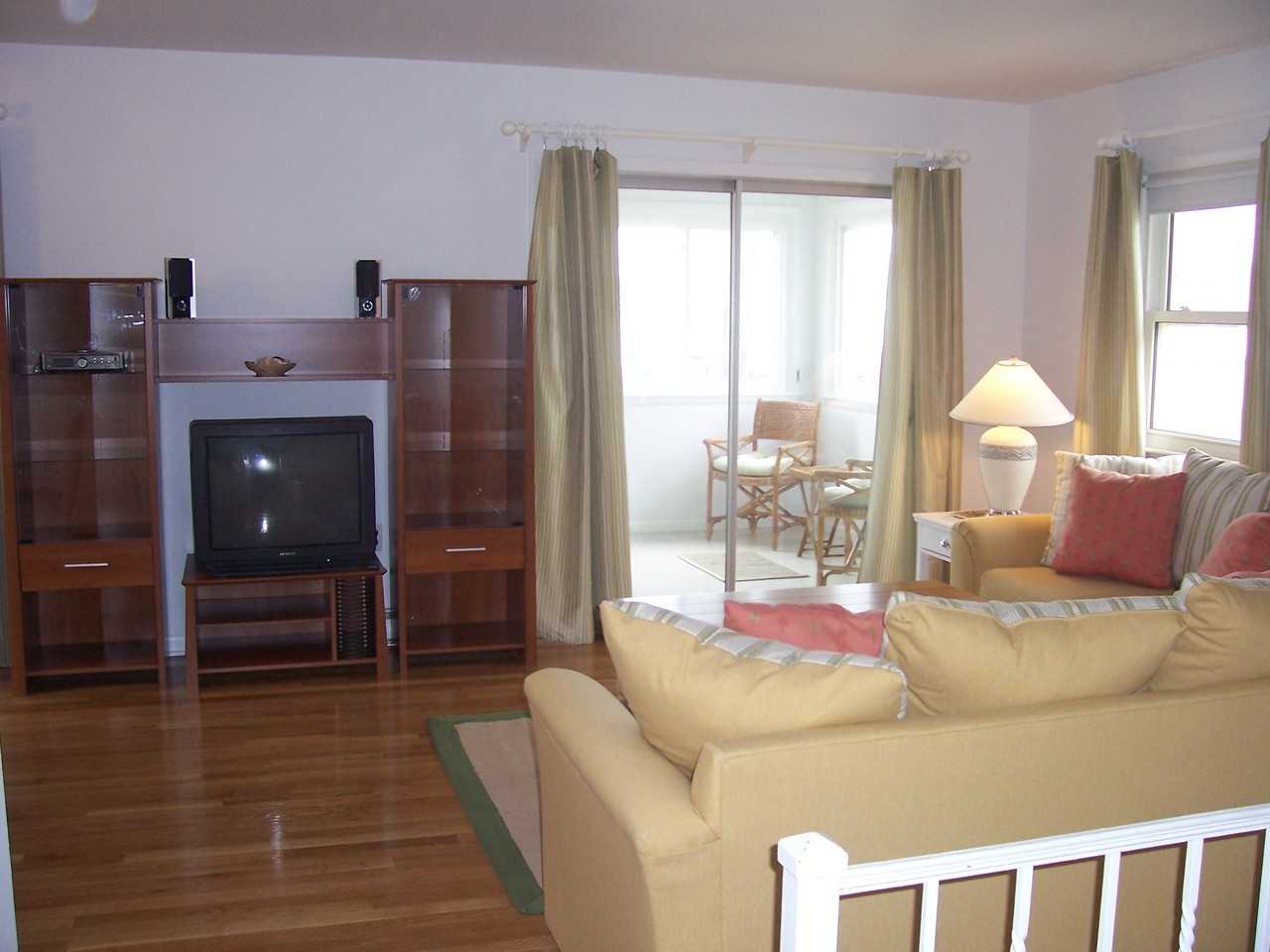 2561 West Ave - Photo 2 of 17