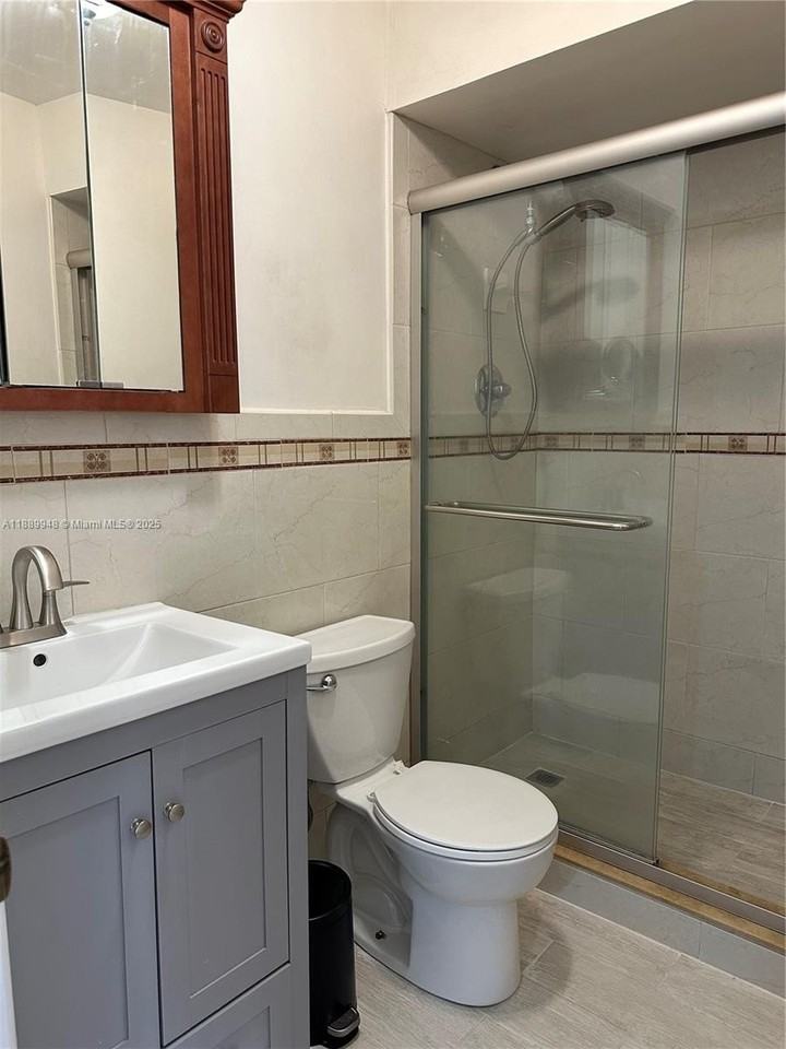 5912 Southwest 133rd Court - Photo 6 of 10