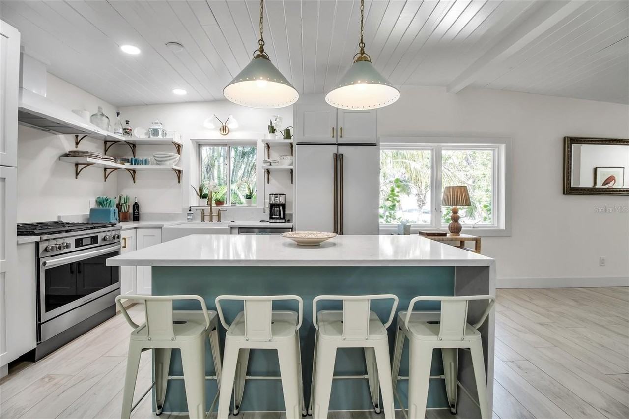 6979 Longboat Dr S - Photo 5 of 39