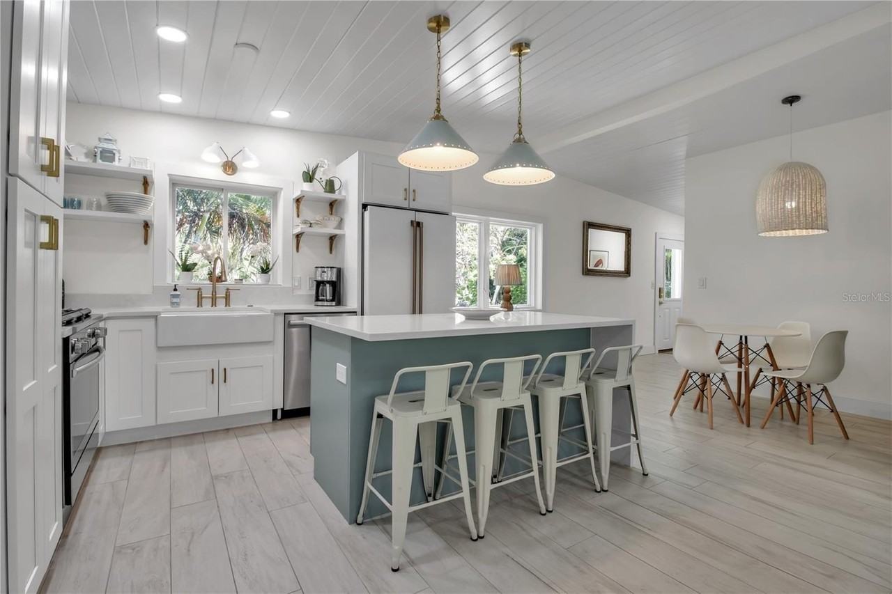 6979 Longboat Dr S - Photo 6 of 39