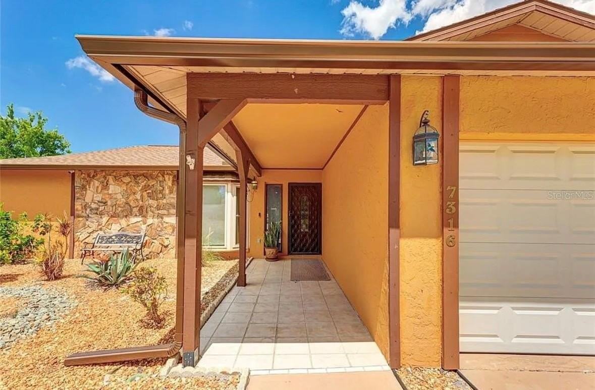 7316 Caladesia Dr - Photo 4 of 39