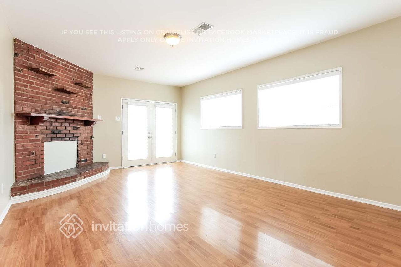 8440 Hazeltine Ave - Photo 4 of 16