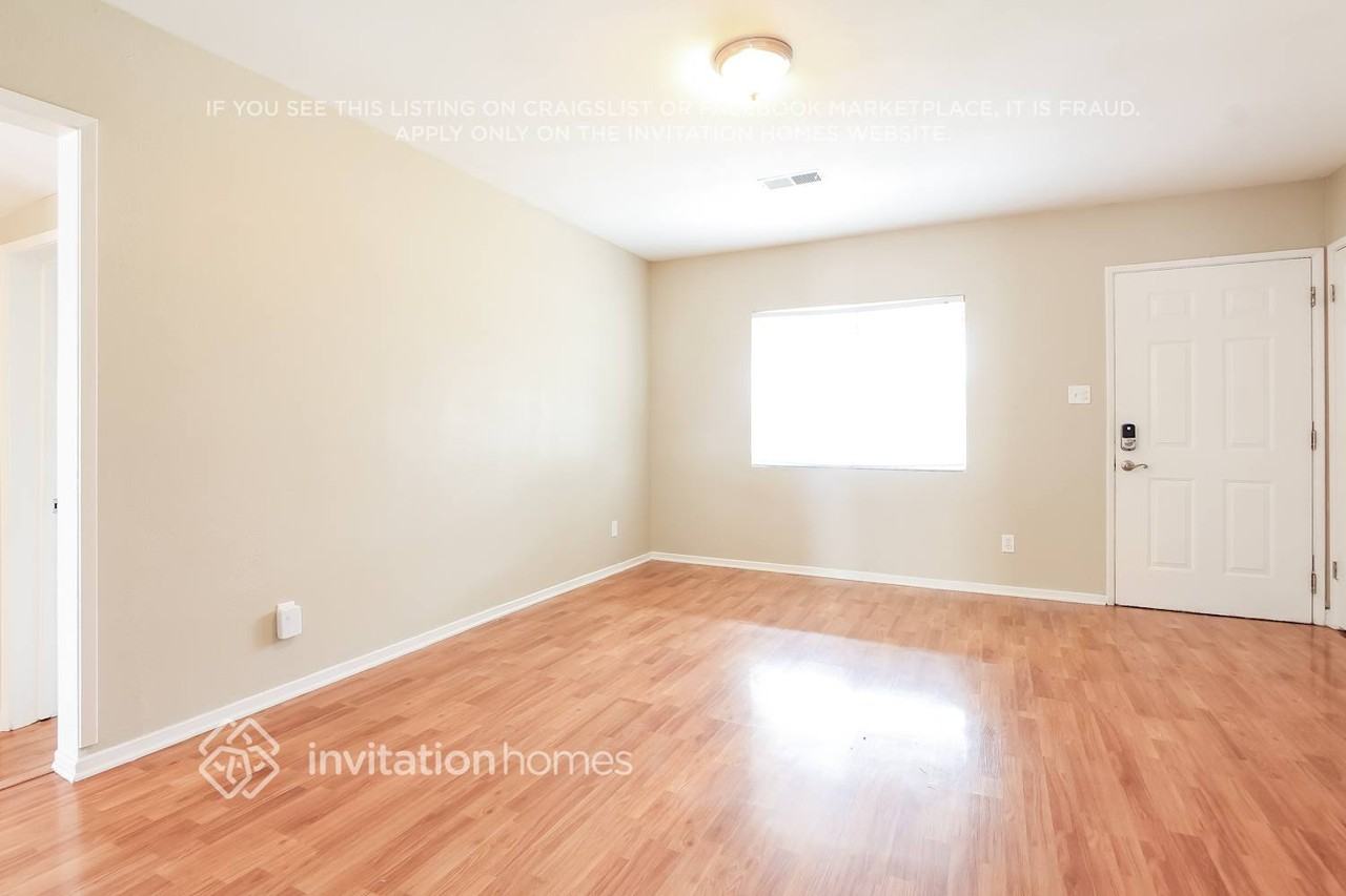 8440 Hazeltine Ave - Photo 5 of 16