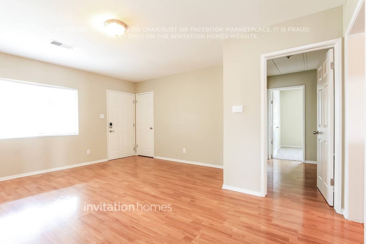 8440 Hazeltine Ave - Photo 6 of 16