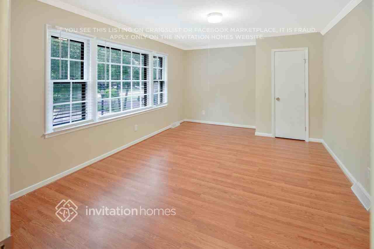 8433 Dunsinane Dr - Photo 3 of 27