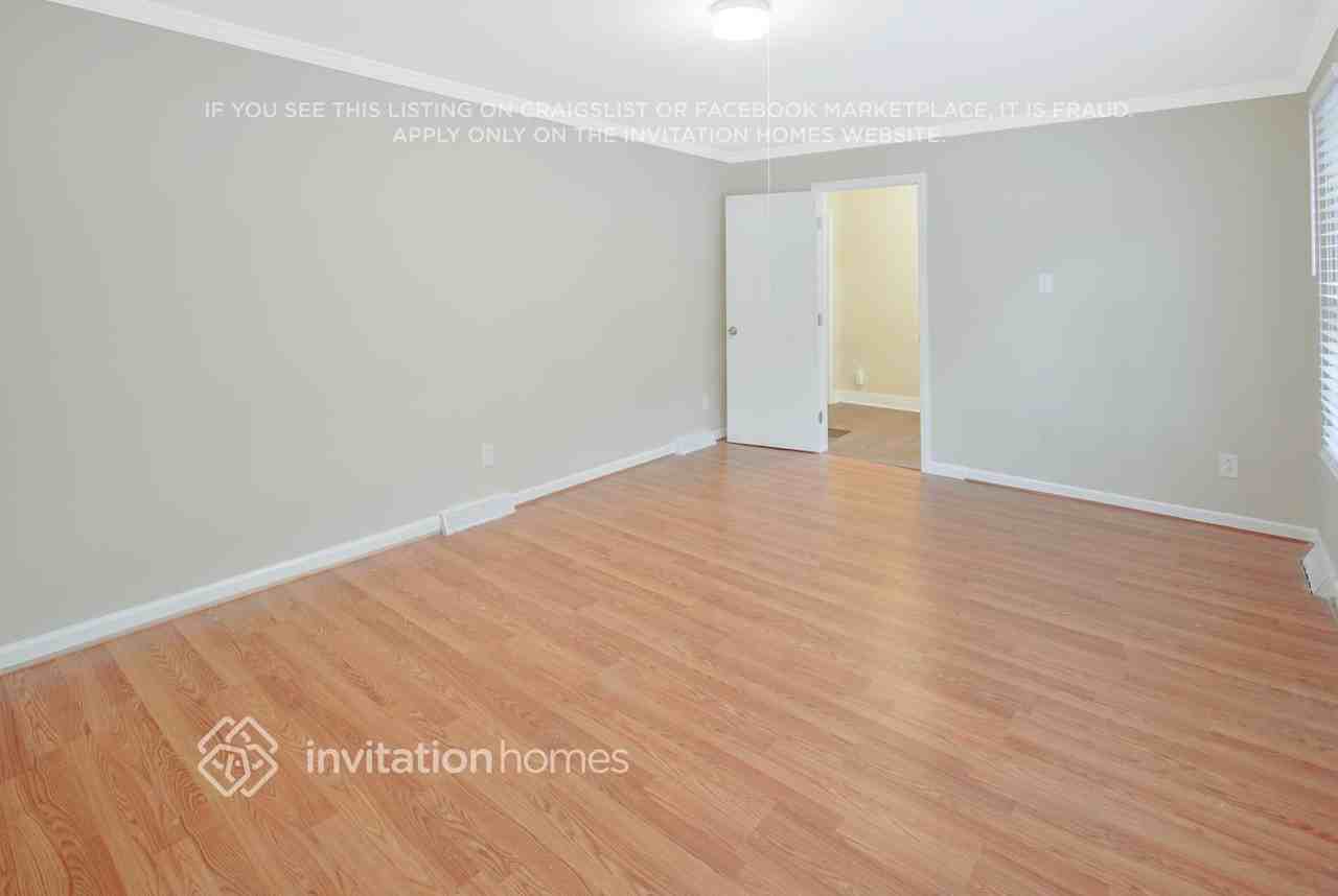 8433 Dunsinane Dr - Photo 6 of 27