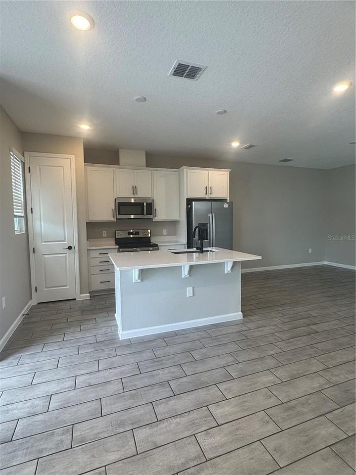 1449 Axel Graeson Ave - Photo 4 of 12