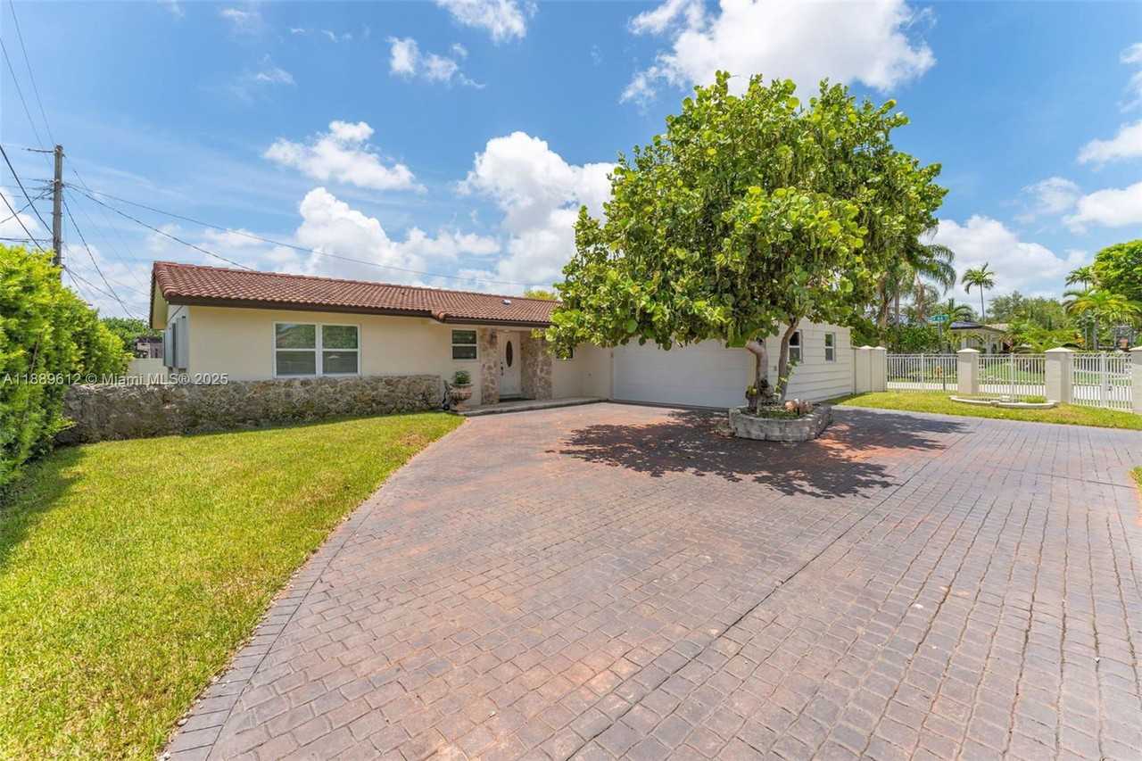 4400 Sw 89th Ave - Photo 2 of 8