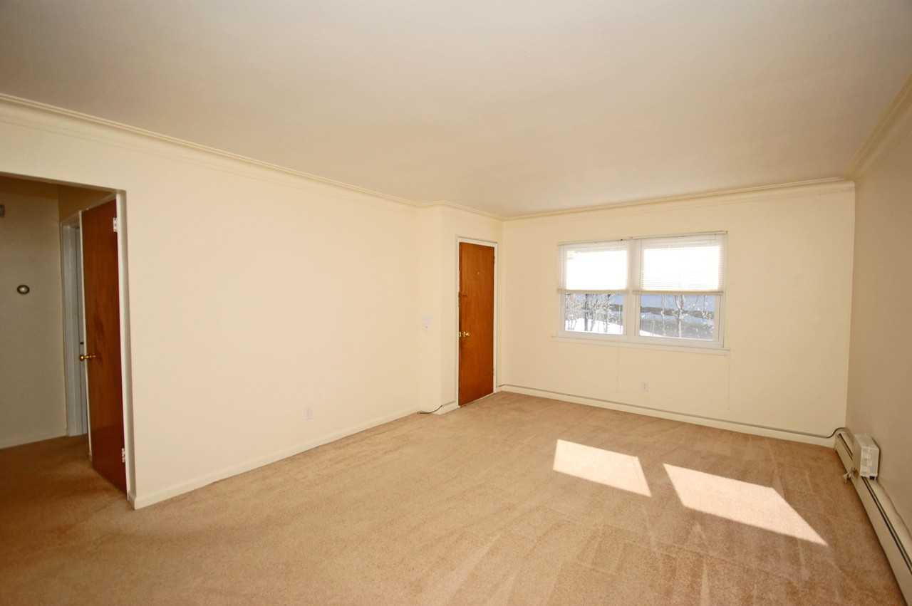 25 Whitfield St - Photo 2 of 22