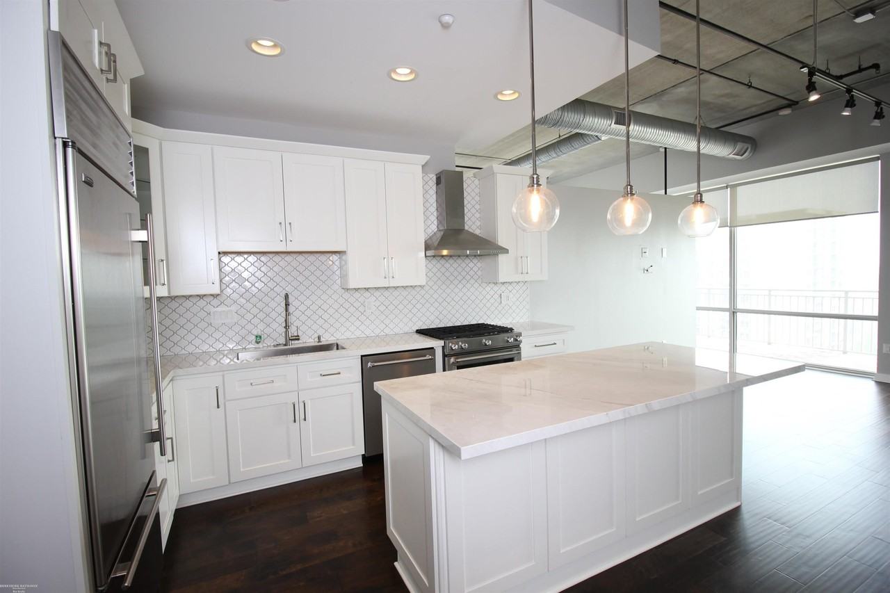 350 N Main St #802 - Photo 6 of 32