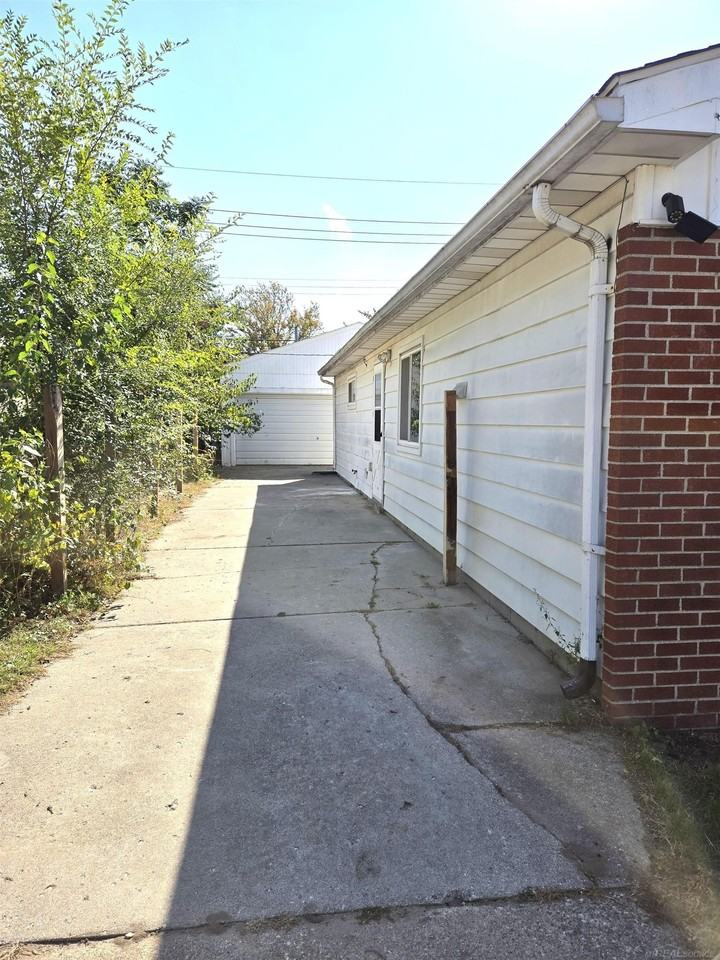 1186 E Harwood Ave - Photo 2 of 13