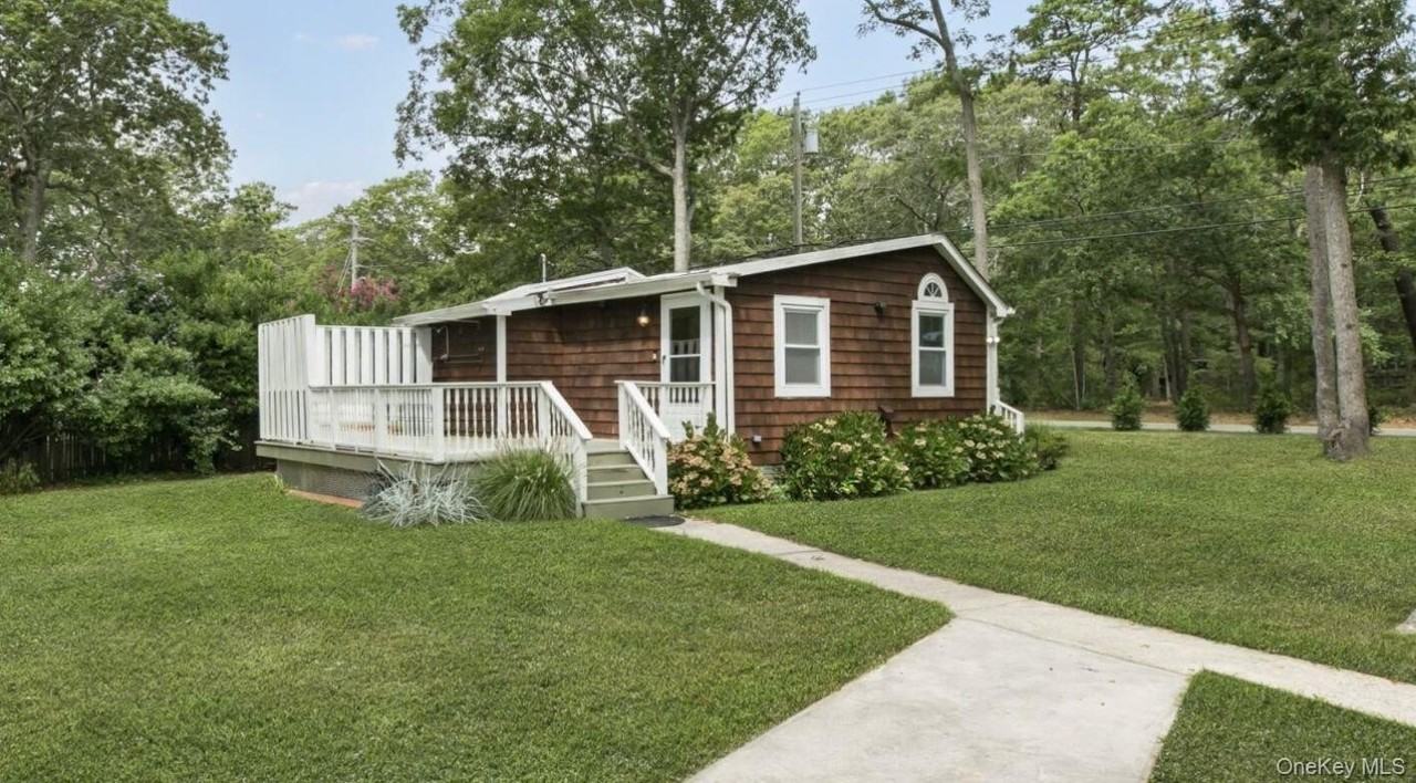 61 Squires Ave - Photo 3 of 9