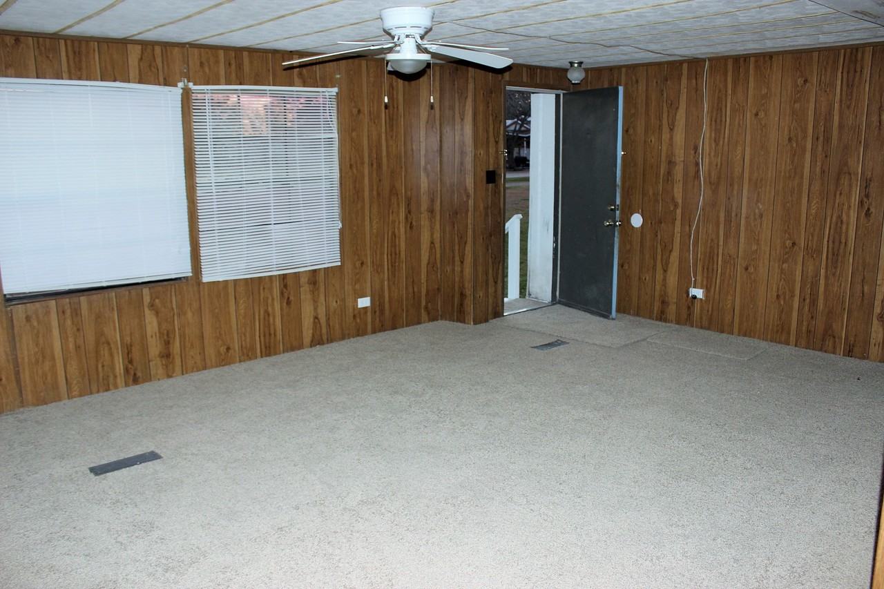6050 Green Meadows Ln - Photo 3 of 8