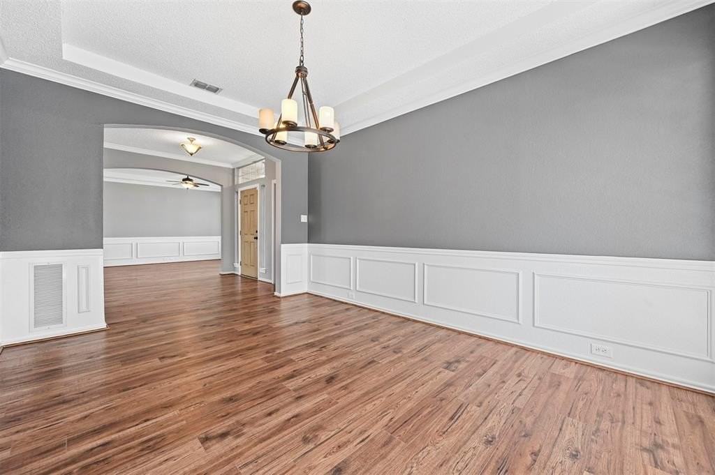 1821 Brook Ln - Photo 4 of 36