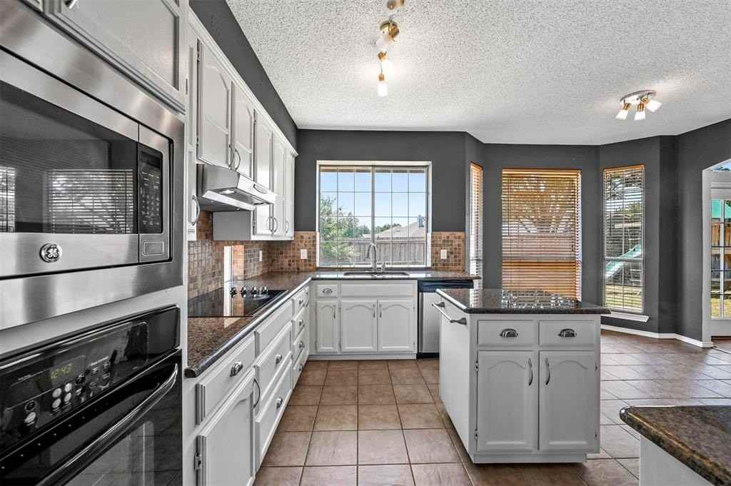 1821 Brook Ln - Photo 6 of 36