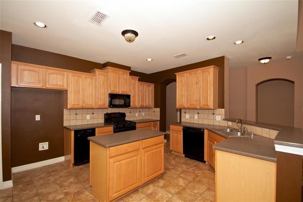 1736 Kittyhawk Dr - Photo 4 of 23