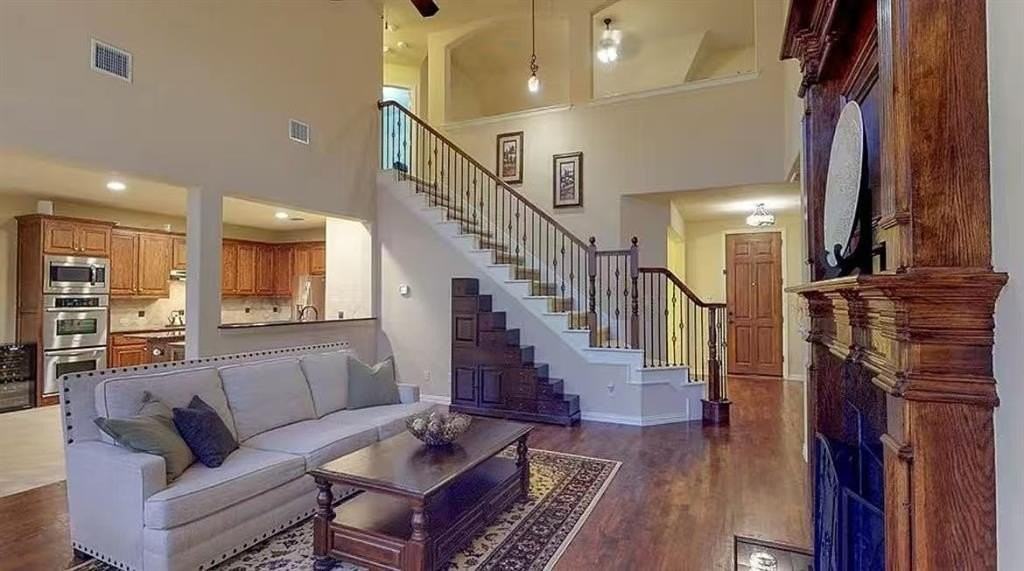 1700 Cardinal Dr - Photo 3 of 26