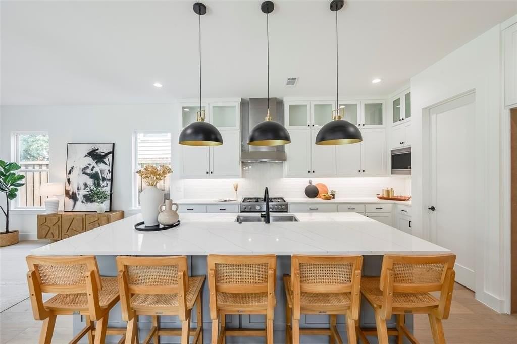 5710 Vanderbilt Ave - Photo 3 of 37