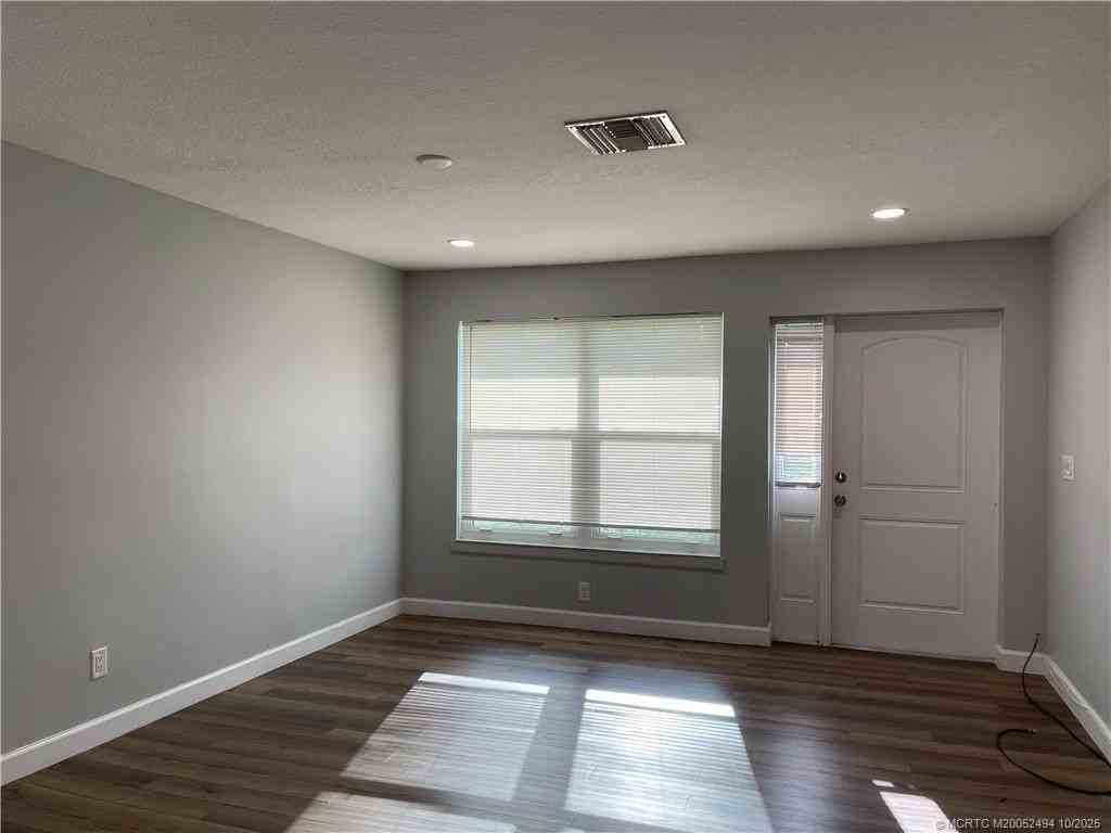 406 Se Robalo Ct - Photo 5 of 22