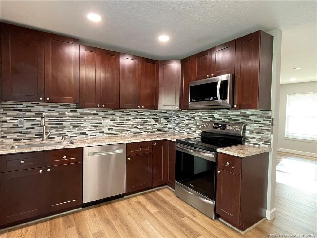 406 Se Robalo Ct - Photo 7 of 22