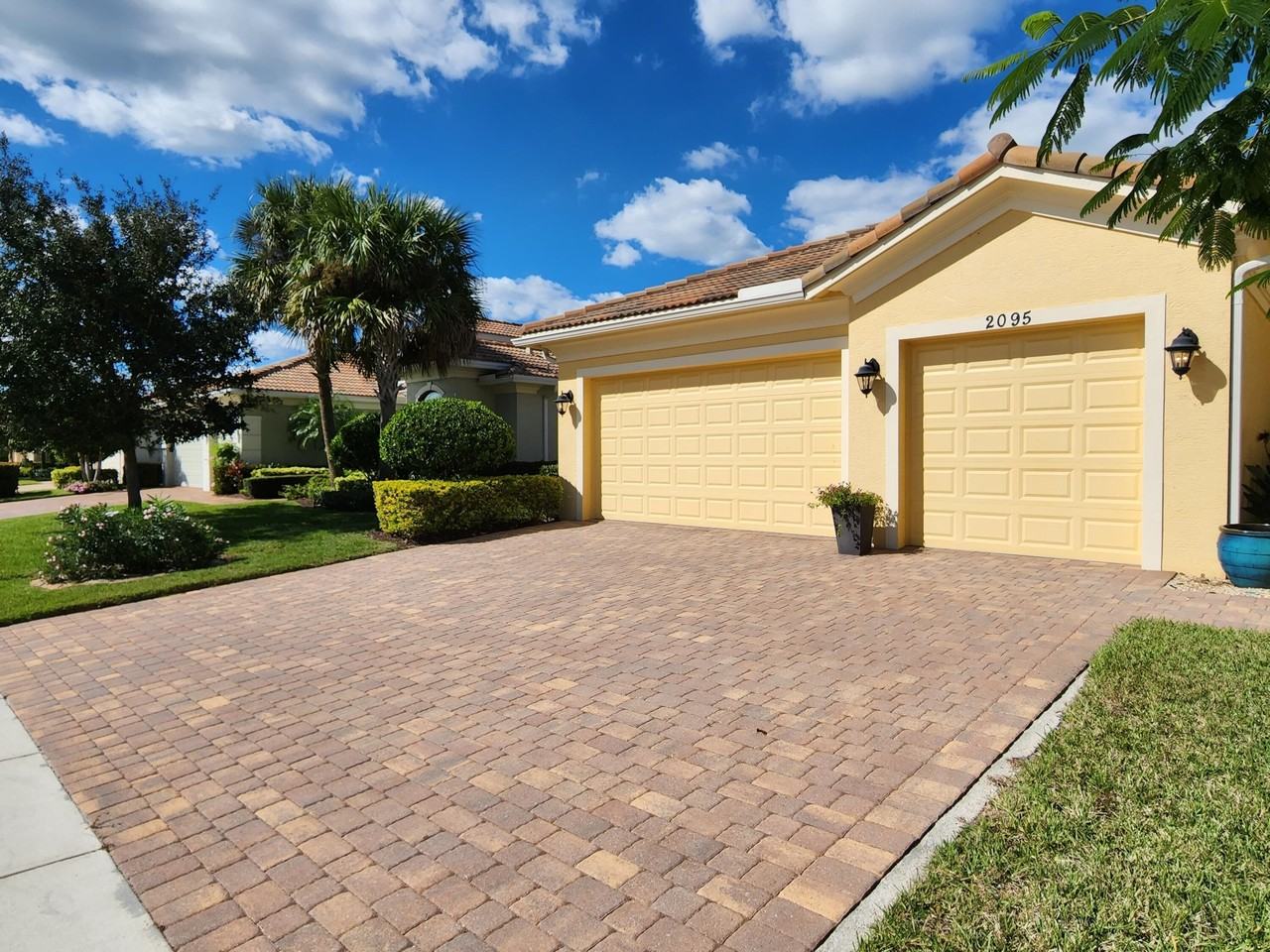 2095 Nw Diamond Creek Way - Photo 3 of 37