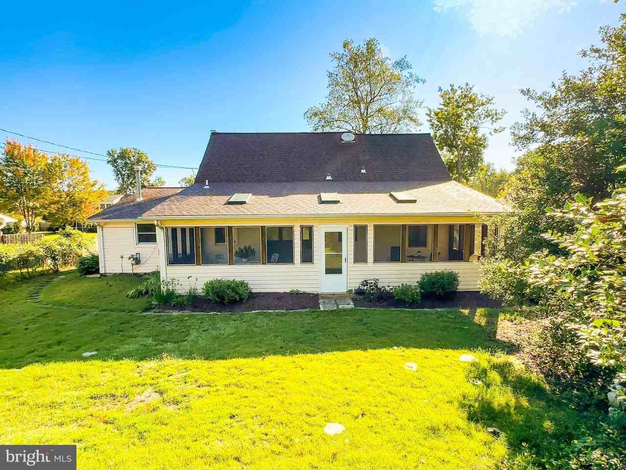 3418 Medina Ln - Photo 4 of 37