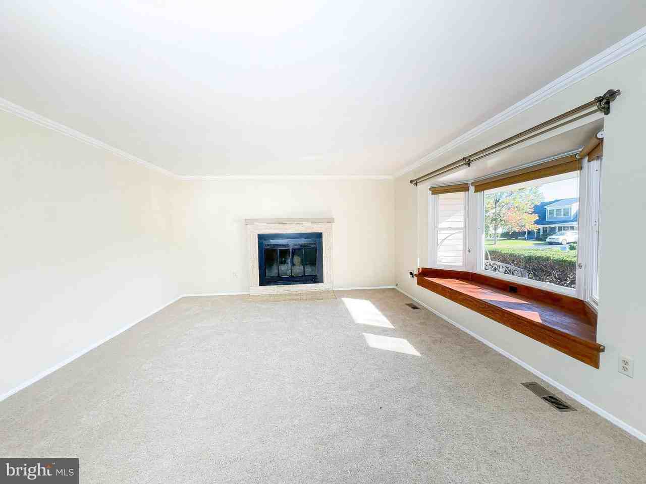 3418 Medina Ln - Photo 5 of 37