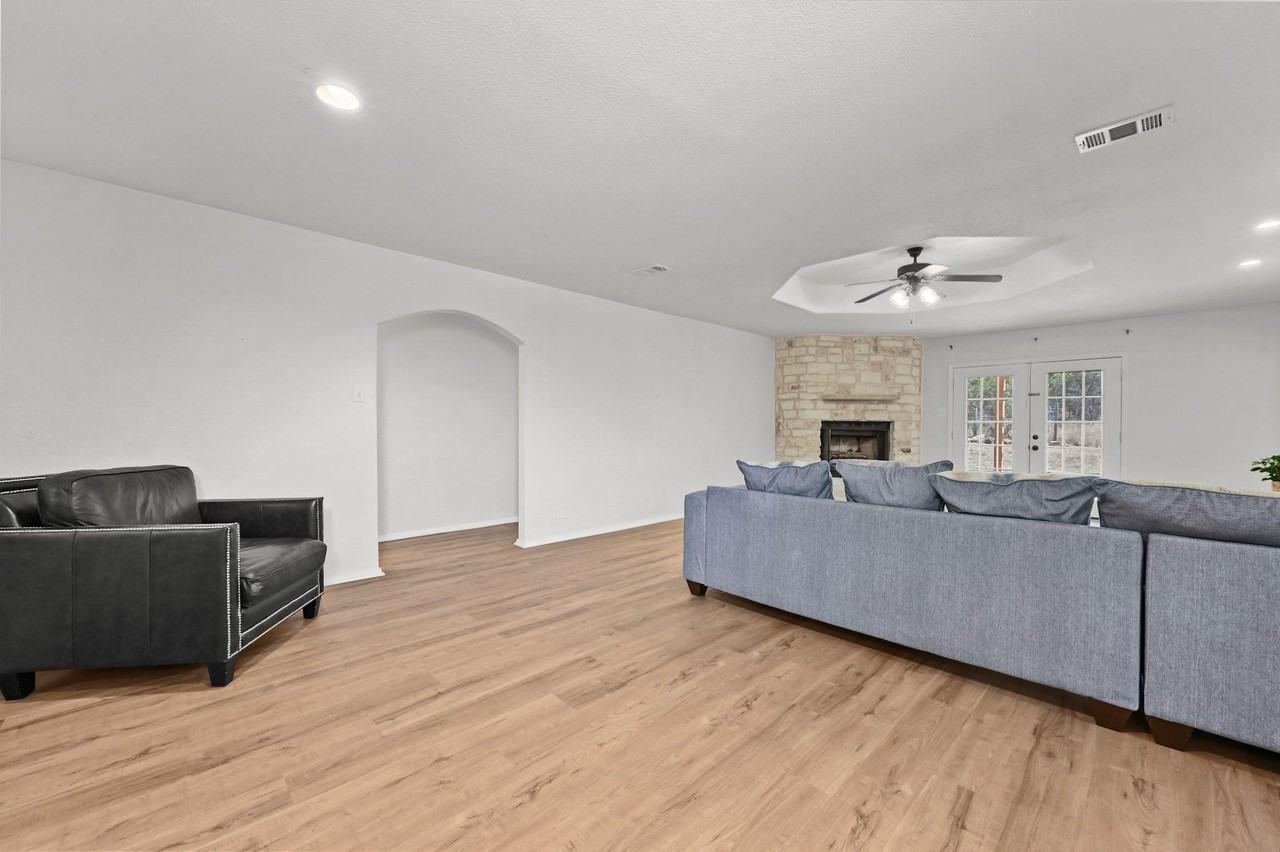 1045 Hidden Hills Dr - Photo 3 of 33