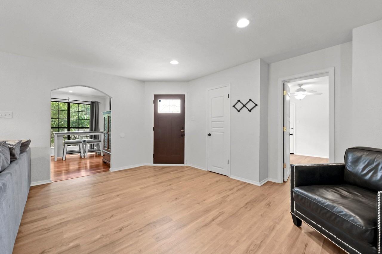 1045 Hidden Hills Dr - Photo 5 of 33