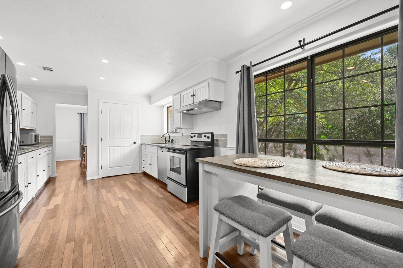 1045 Hidden Hills Dr - Photo 7 of 33