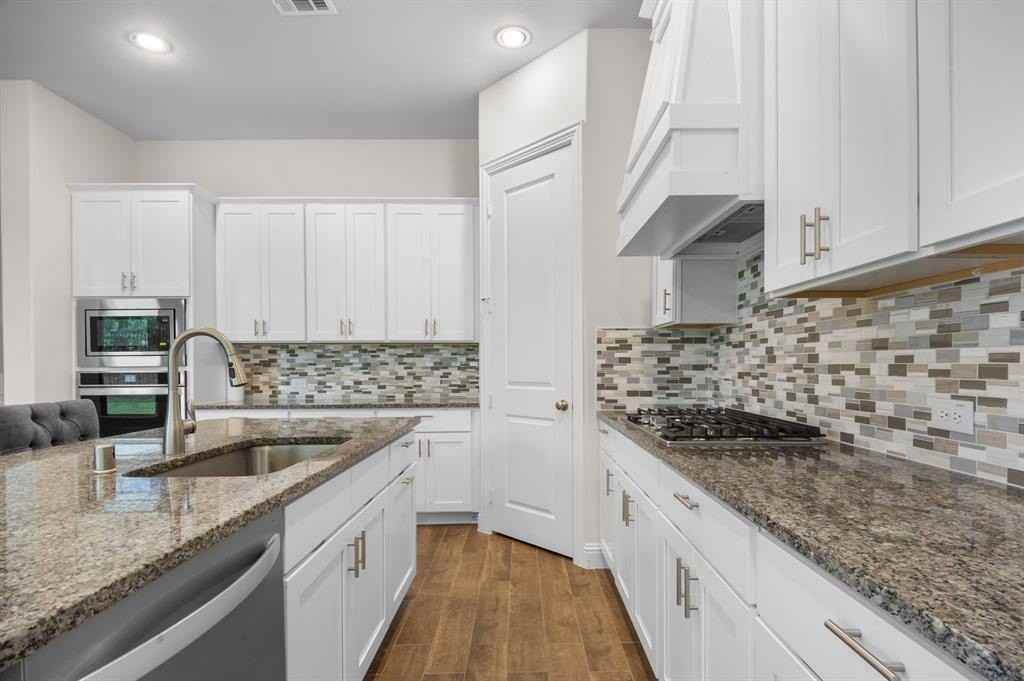 16050 Talamore Ln - Photo 2 of 37