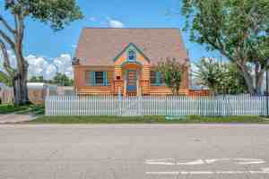 featured image of 1502 Main St