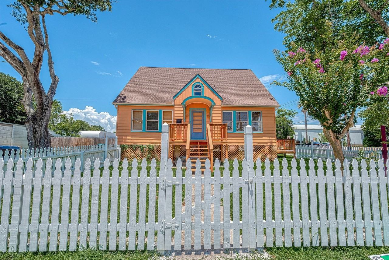 1502 Main St - Photo 3 of 35