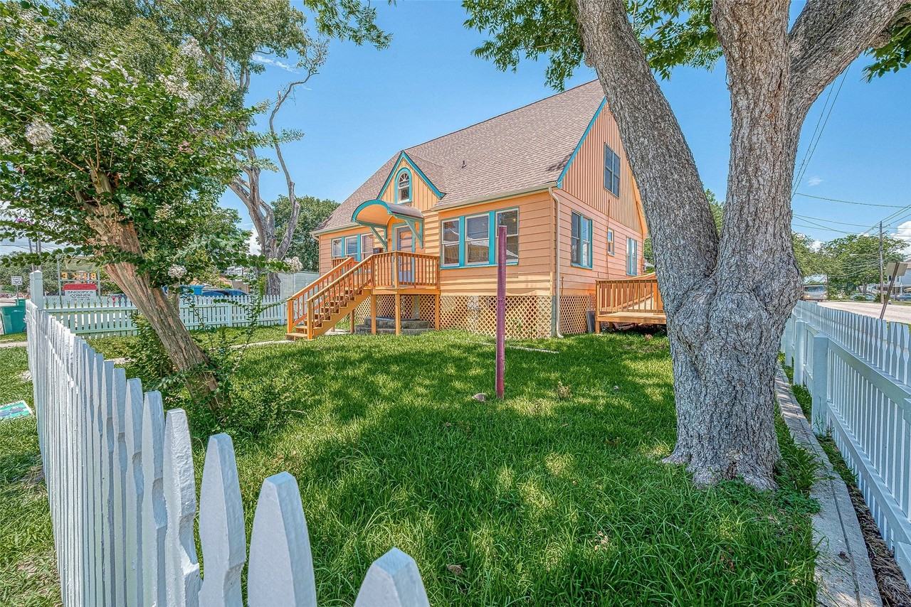 1502 Main St - Photo 4 of 35