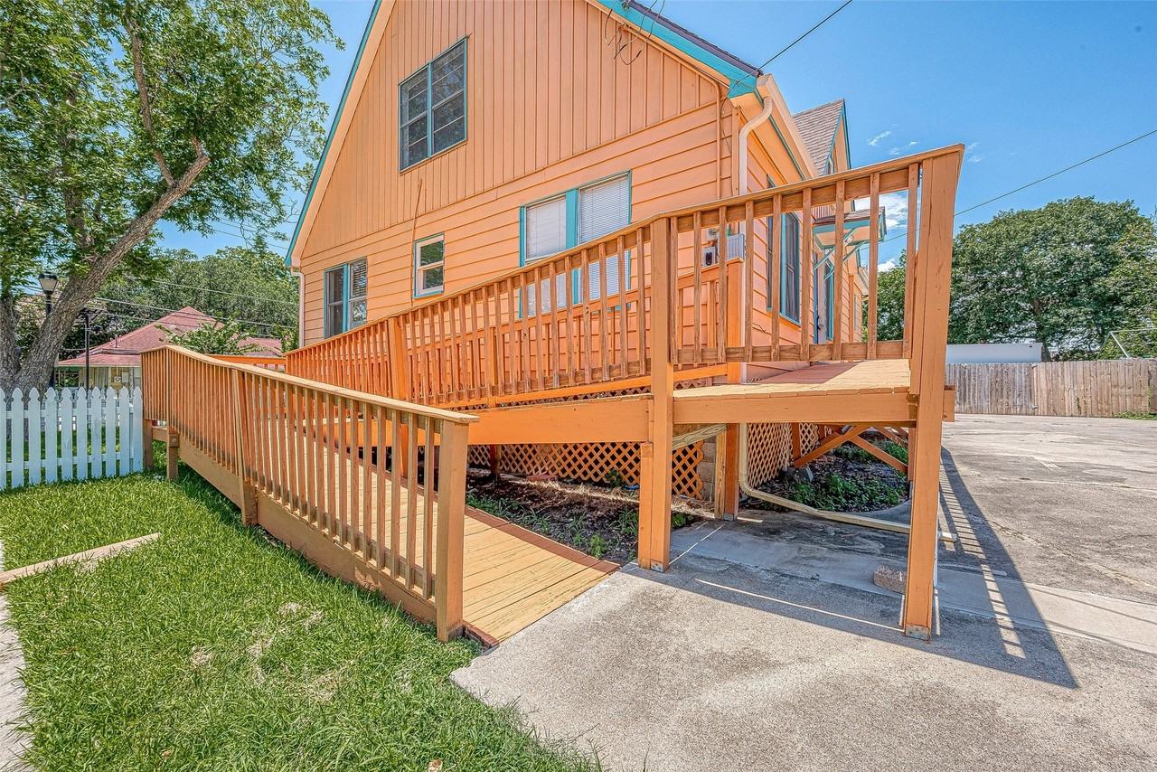 1502 Main St - Photo 5 of 35