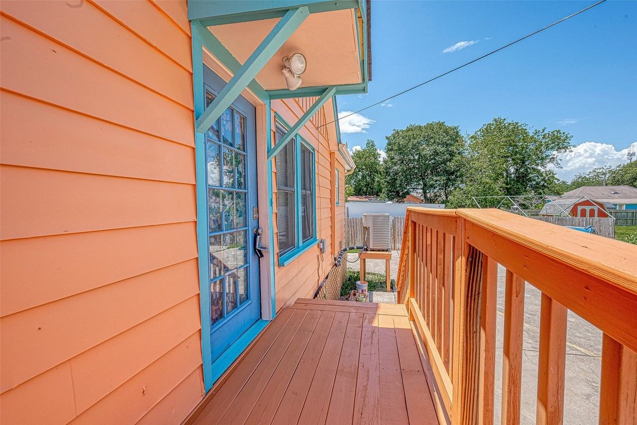 1502 Main St - Photo 6 of 35