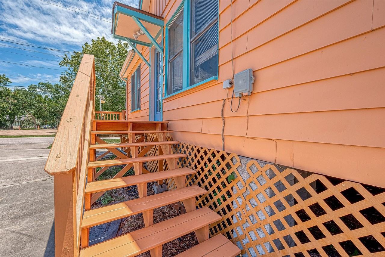 1502 Main St - Photo 7 of 35