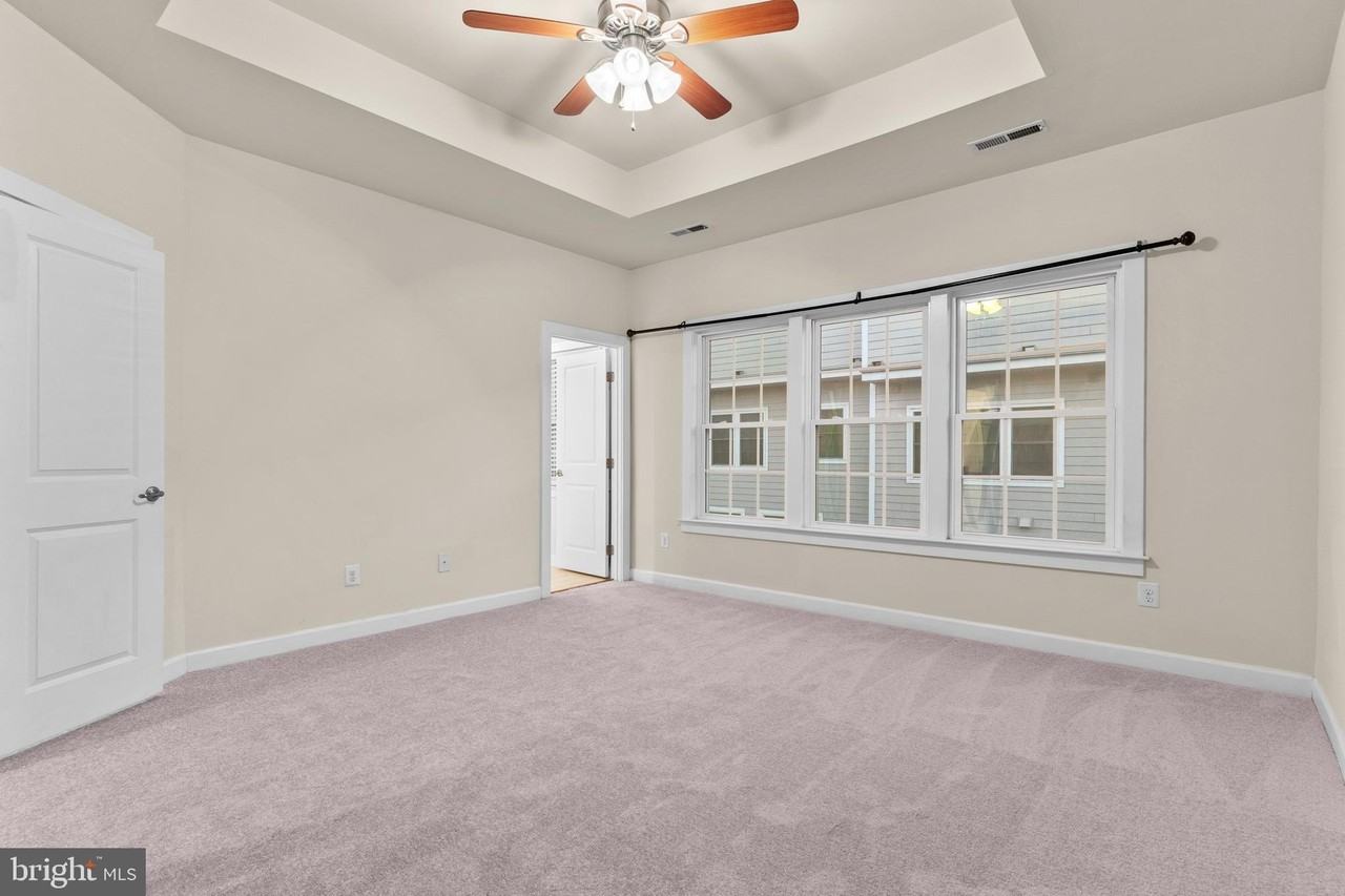 13693 Neil Armstrong Ave - Photo 3 of 41