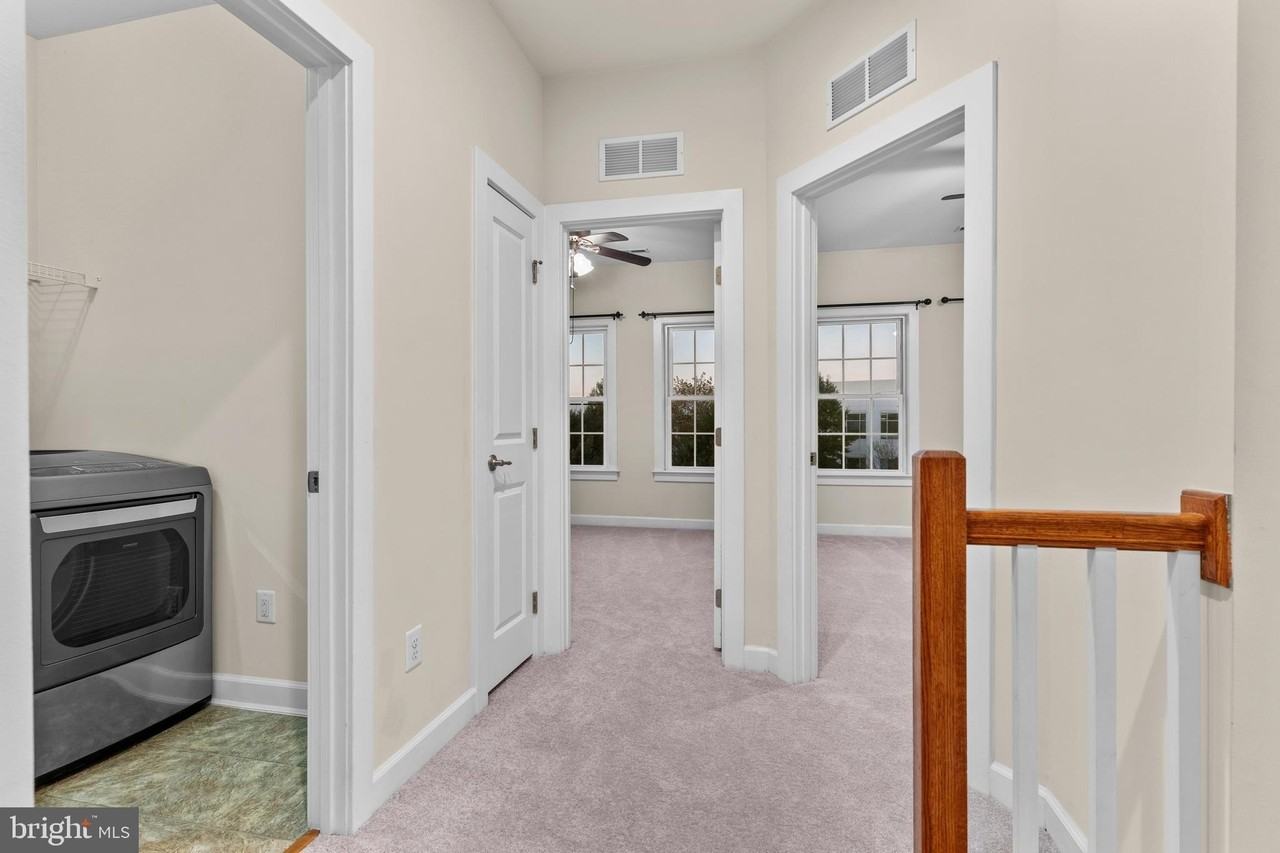 13693 Neil Armstrong Ave - Photo 5 of 41