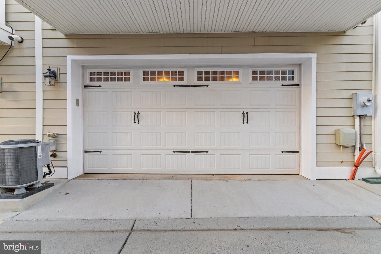 13693 Neil Armstrong Ave - Photo 6 of 41