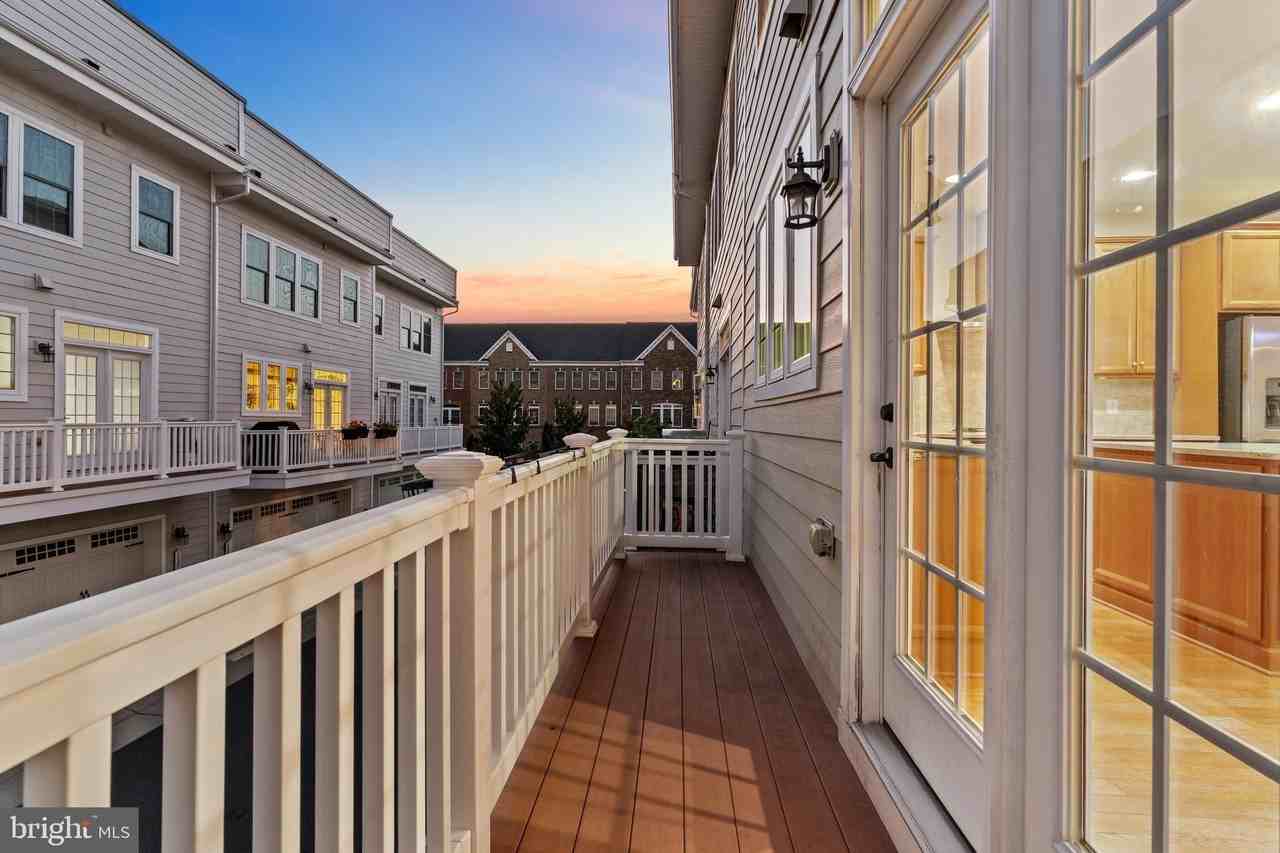 13693 Neil Armstrong Ave - Photo 7 of 41